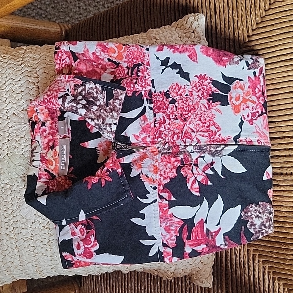 Chico's 3/4 sleeve, zip up, floral jacket, size S (Chico's size 1)